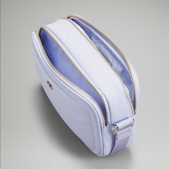 ✨Sold✨Lululemon • Crossbody Camera Bag - Picture 11 of 14